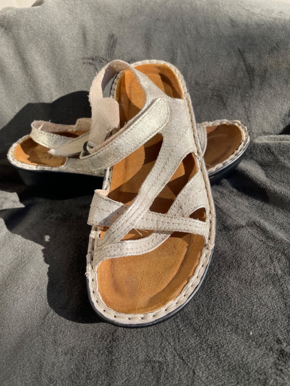 Naot Womens Sandals Gold SZ 7 37 Comfort